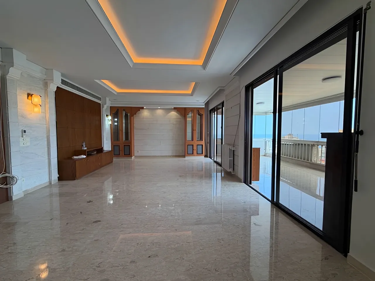 Apartment for Sale in Haret Sakhr - 4 bed, 5 bath