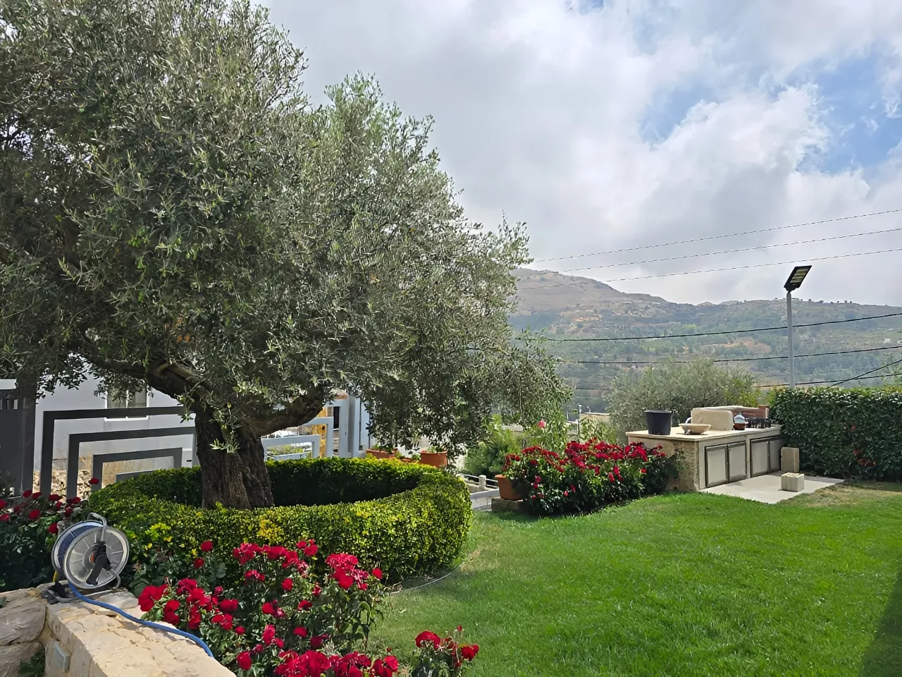 Villa for Sale in Kfardebian