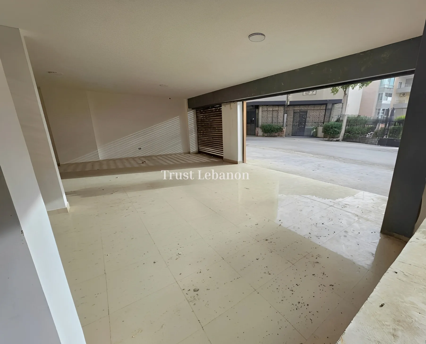 Showroom for rent in Mansourieh, Lebanon