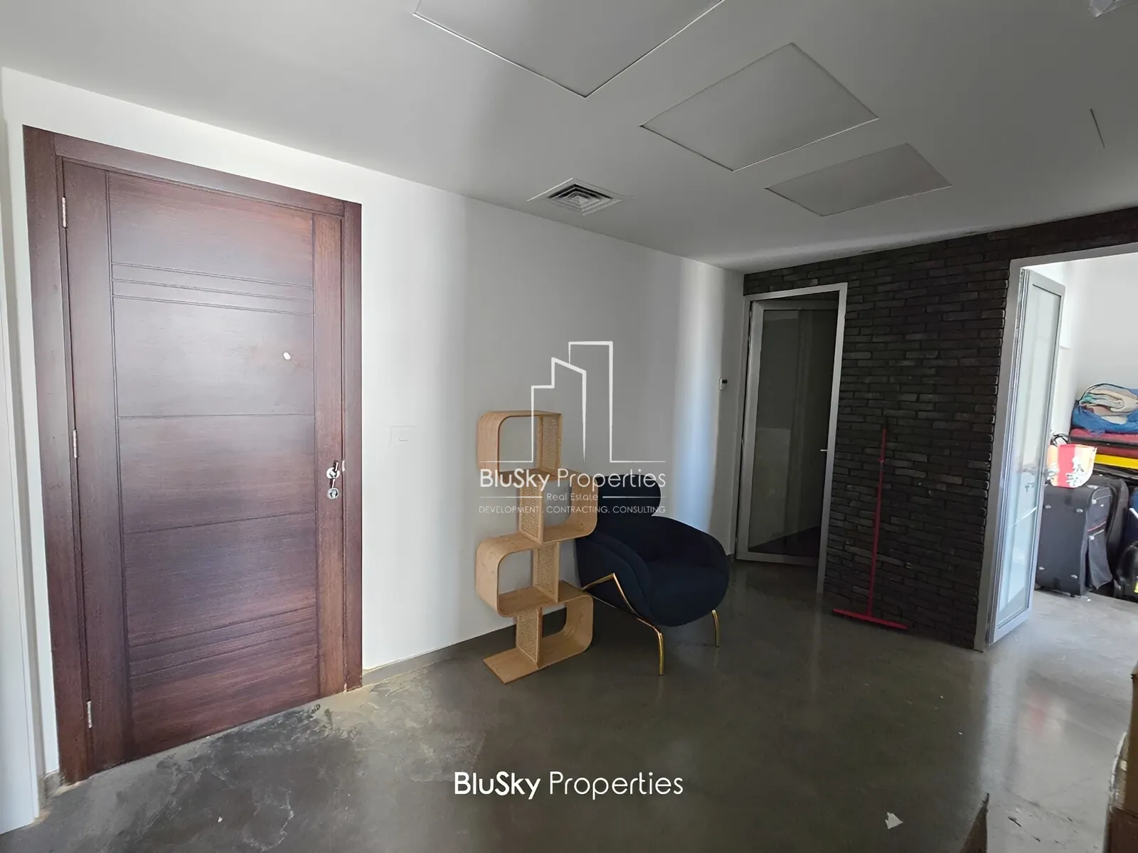 Office for sale in Mansourieh