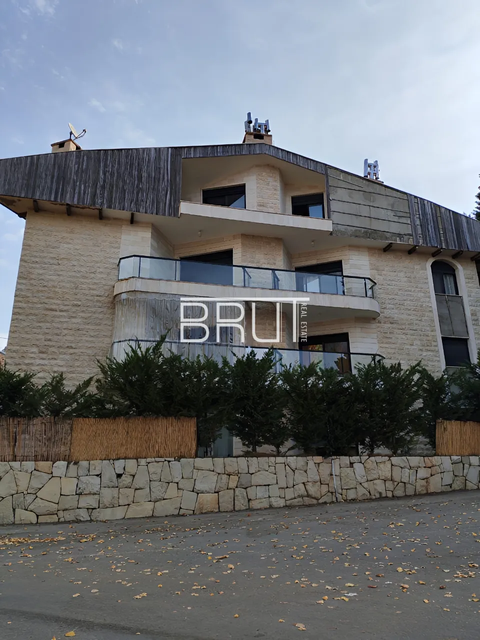 Building for Sale in Aayoun El Siman