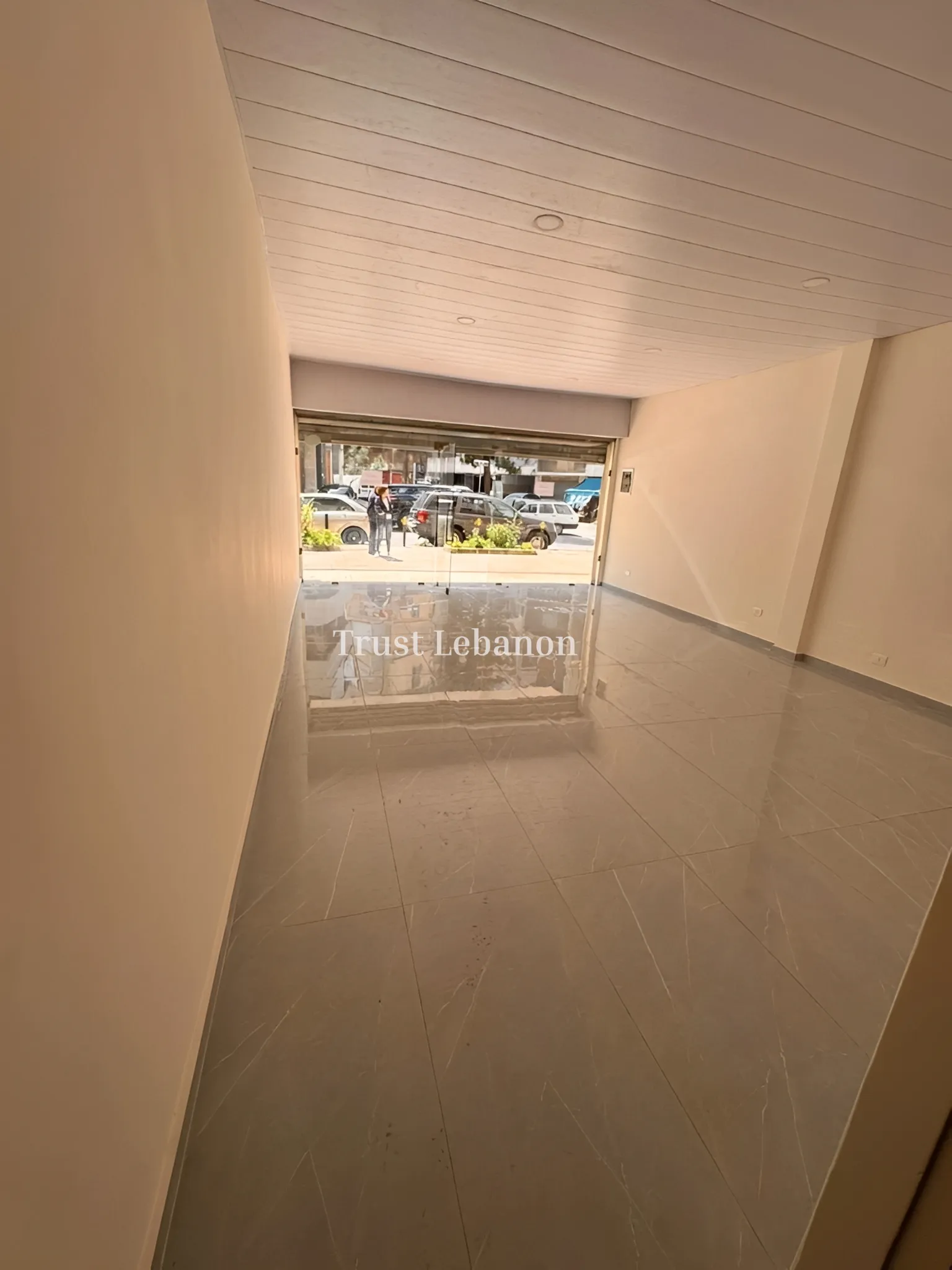 Shop for rent in Baouchriyeh, Lebanon