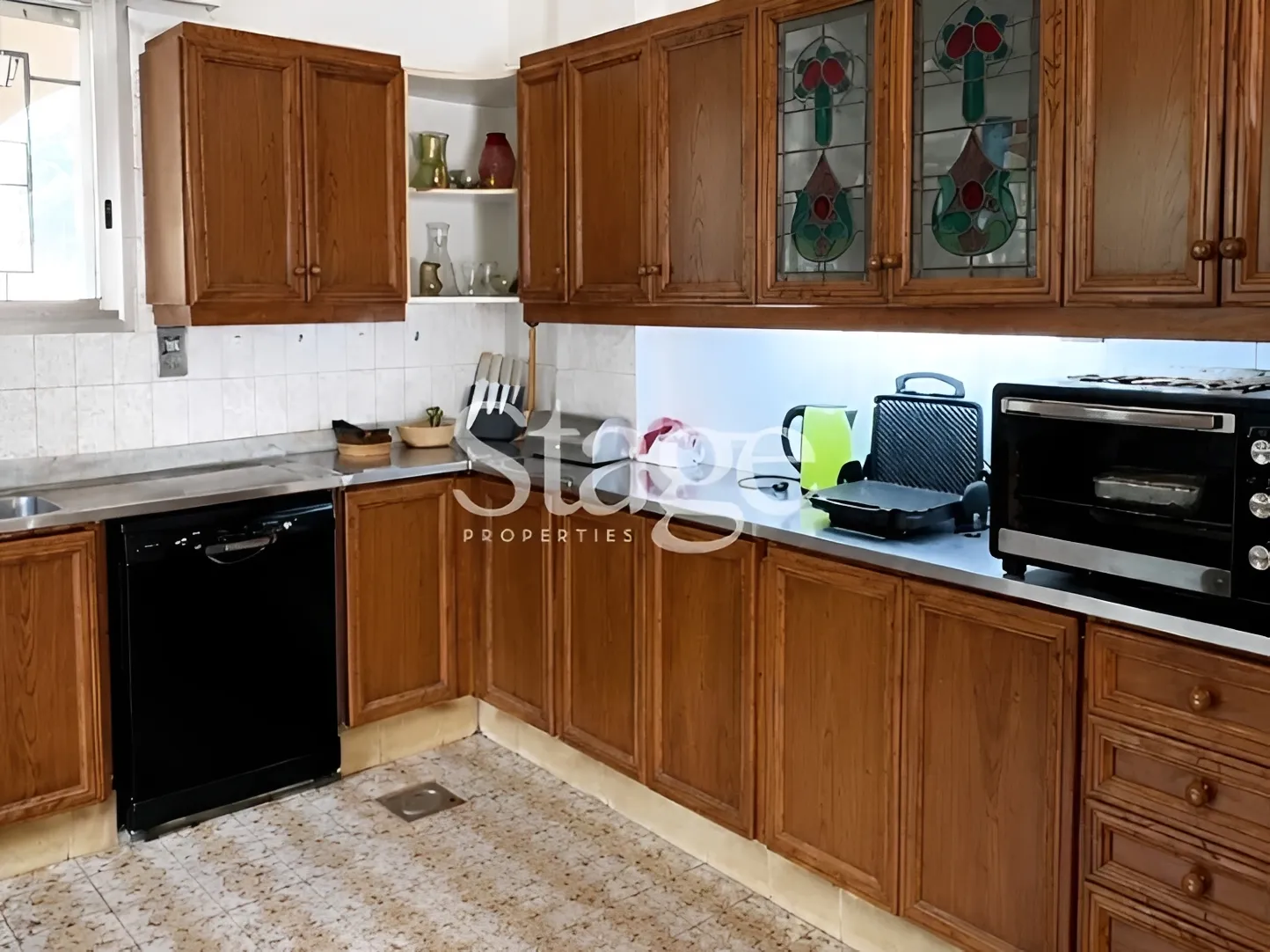 Villa for sale in Mansourieh, Lebanon - 5 bed, 4 bath