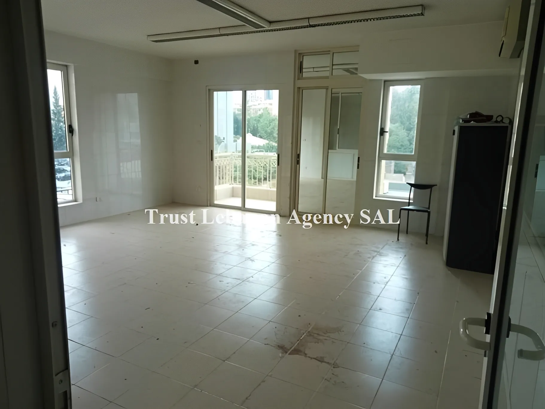 Office for rent in Metn, Sin El Fil