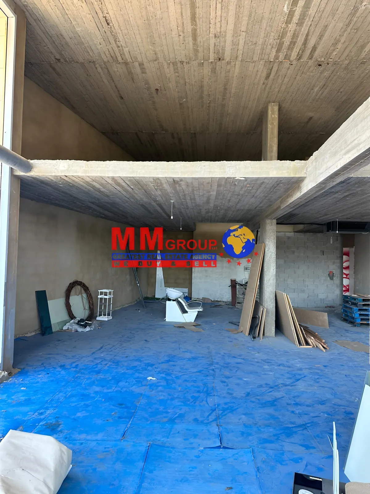 Showroom for rent in Mansourieh