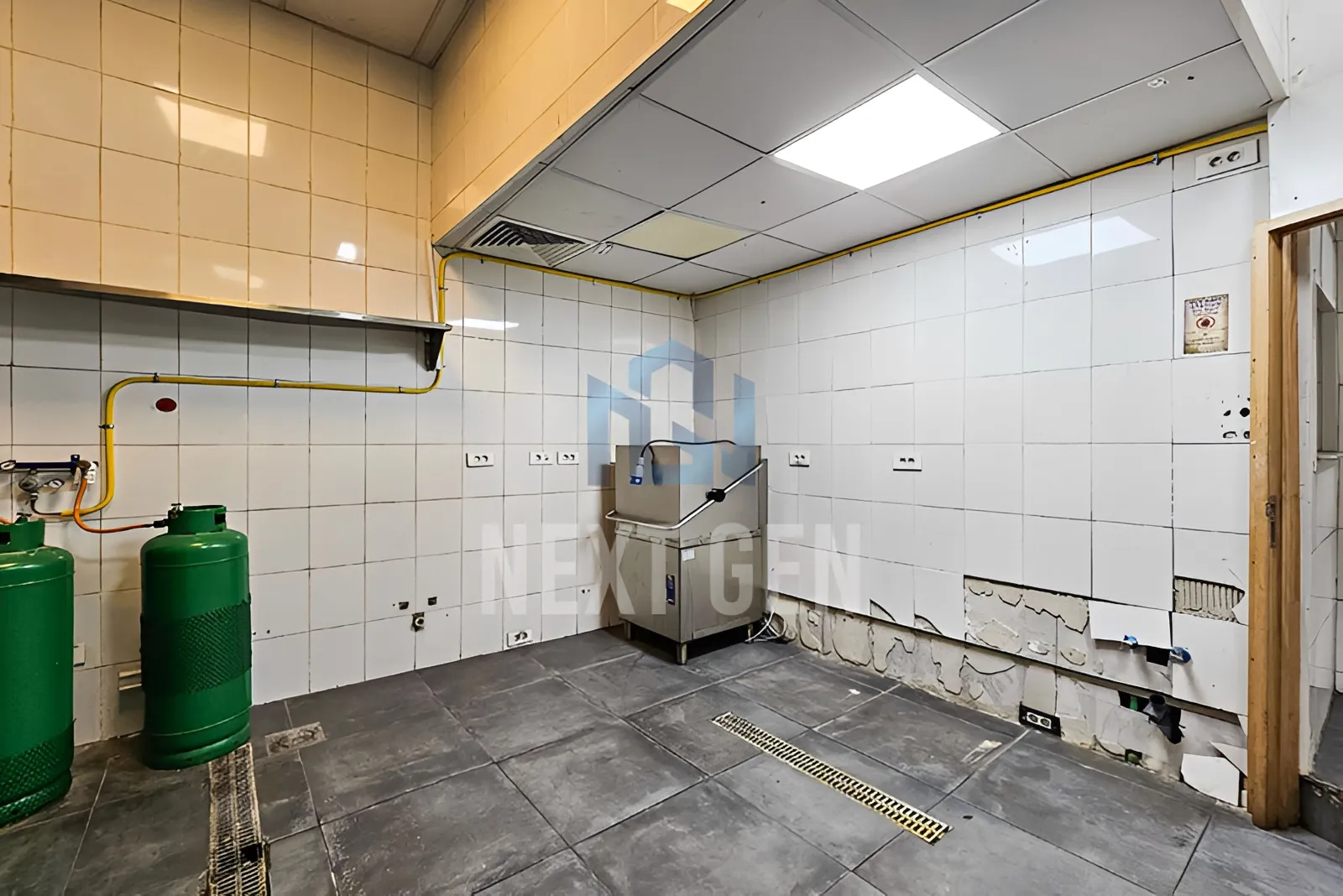 Showroom for Rent in Saifi Village