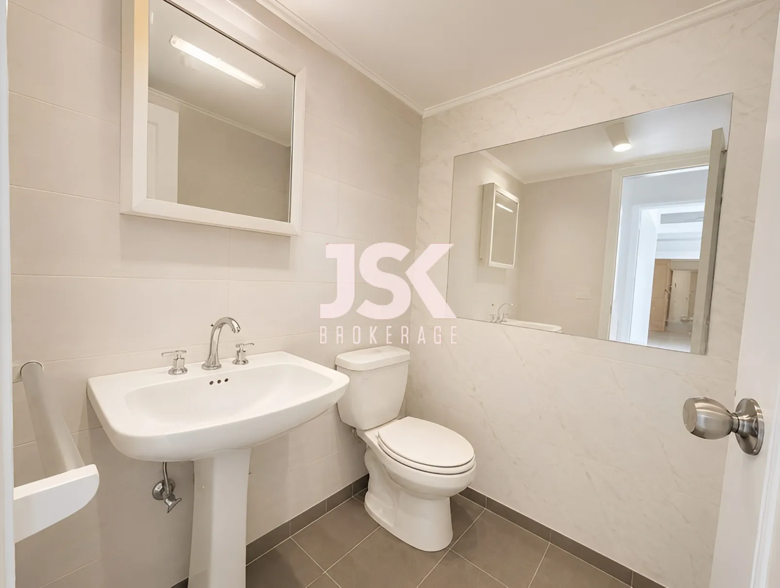 Office for Rent  in Achrafieh