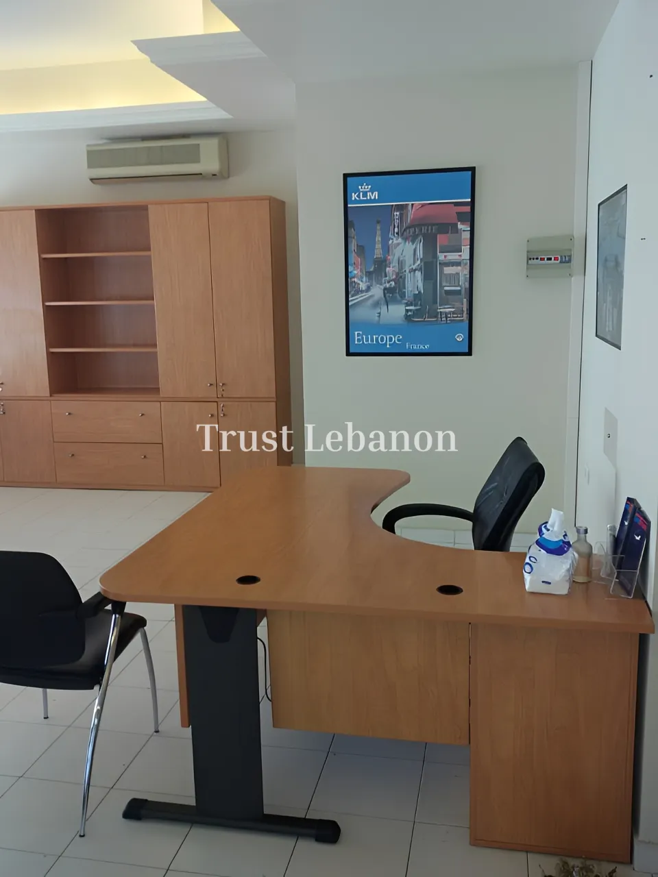 Office for rent in Beit Meri