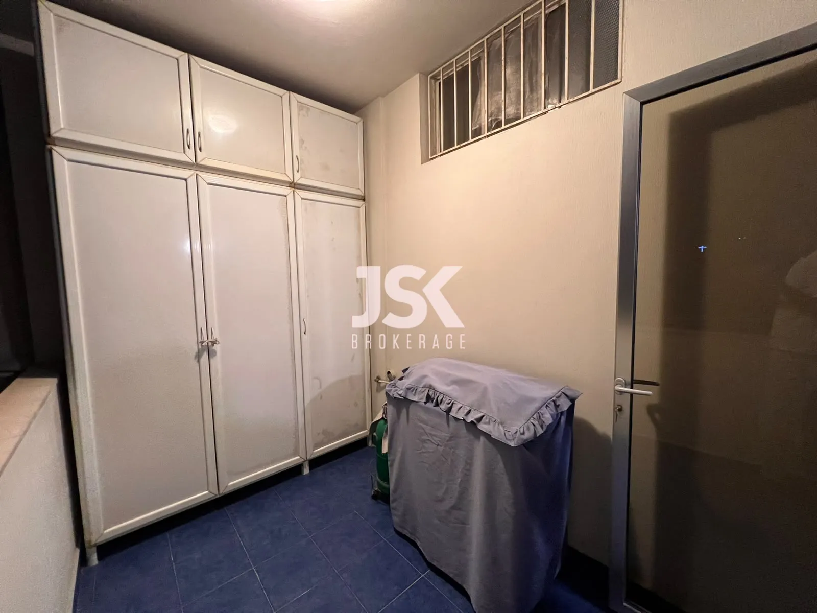 Apartment for Sale in Forn El Chebbak