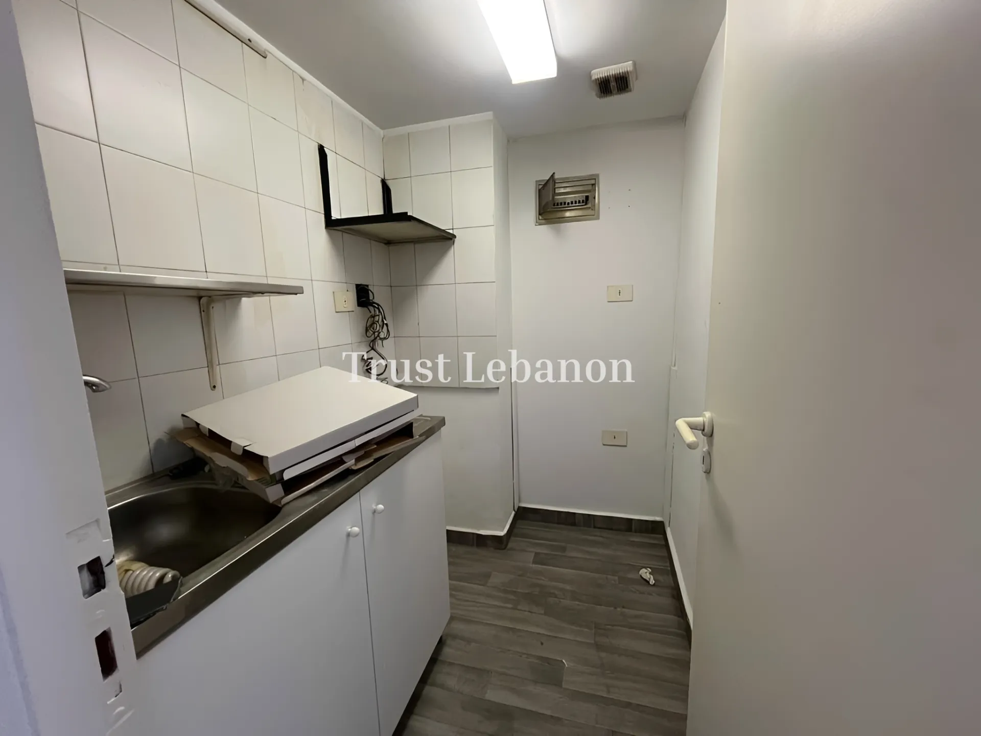 Office for rent in Mazraat Yachoua