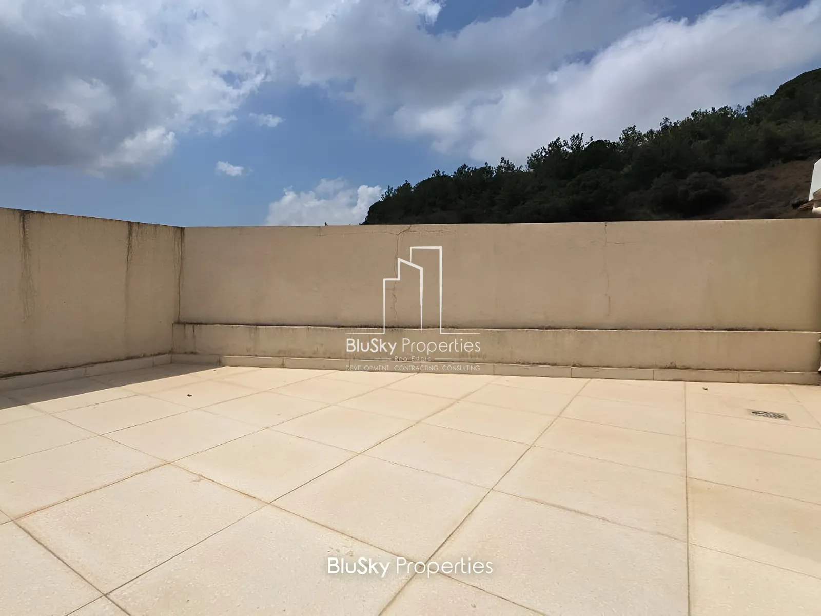 Duplex for Sale in Mansourieh - 5 bed, 3 bath