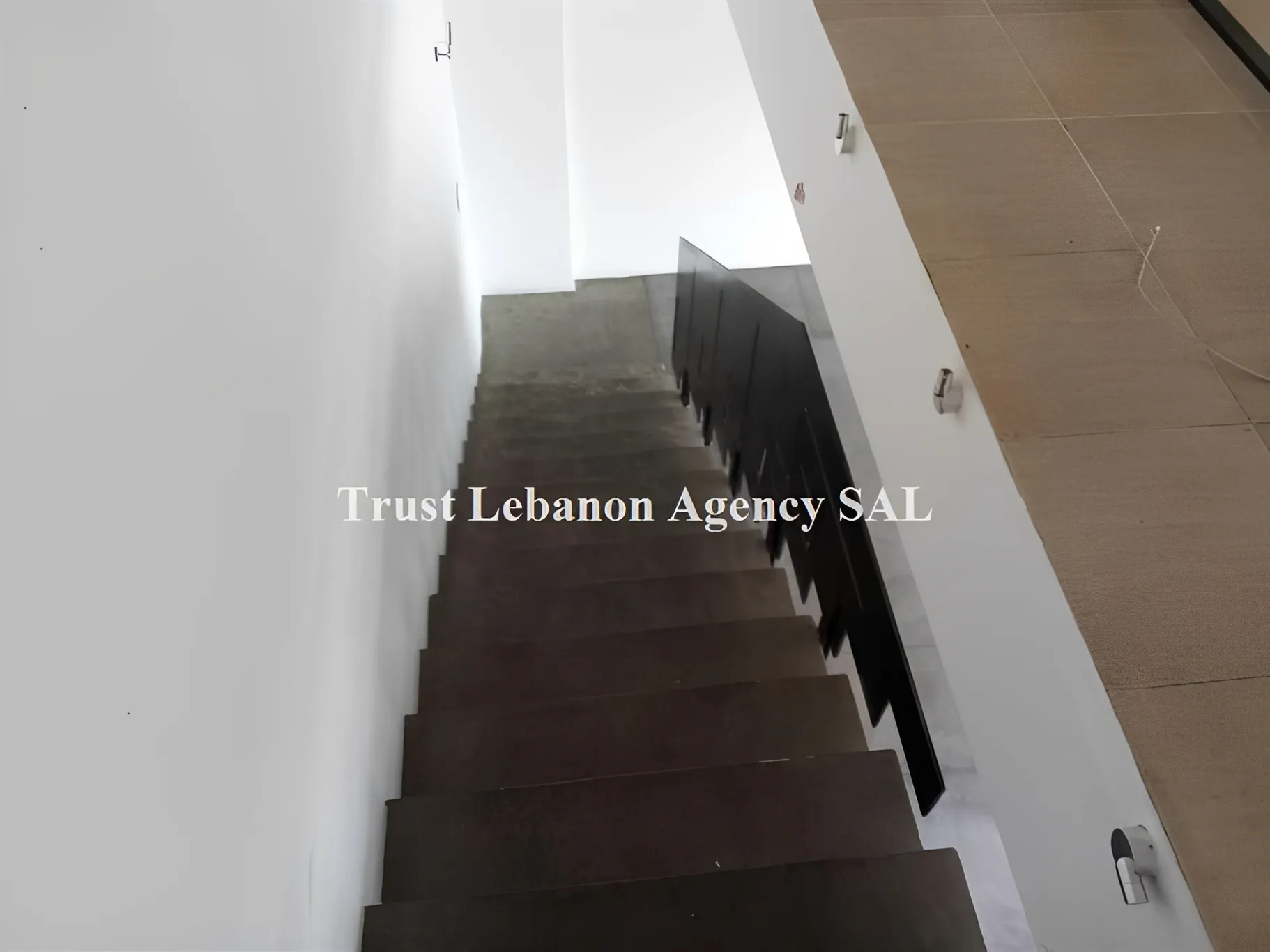 Shop for sale in Metn, Sin El Fil