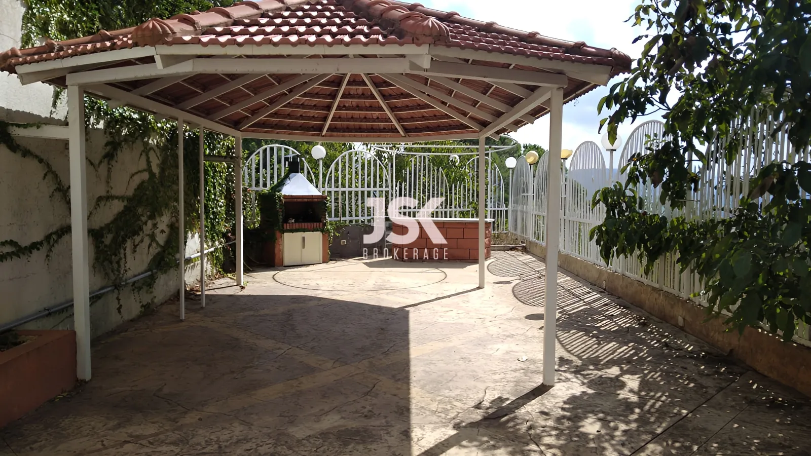Villa for rent in Baabdat