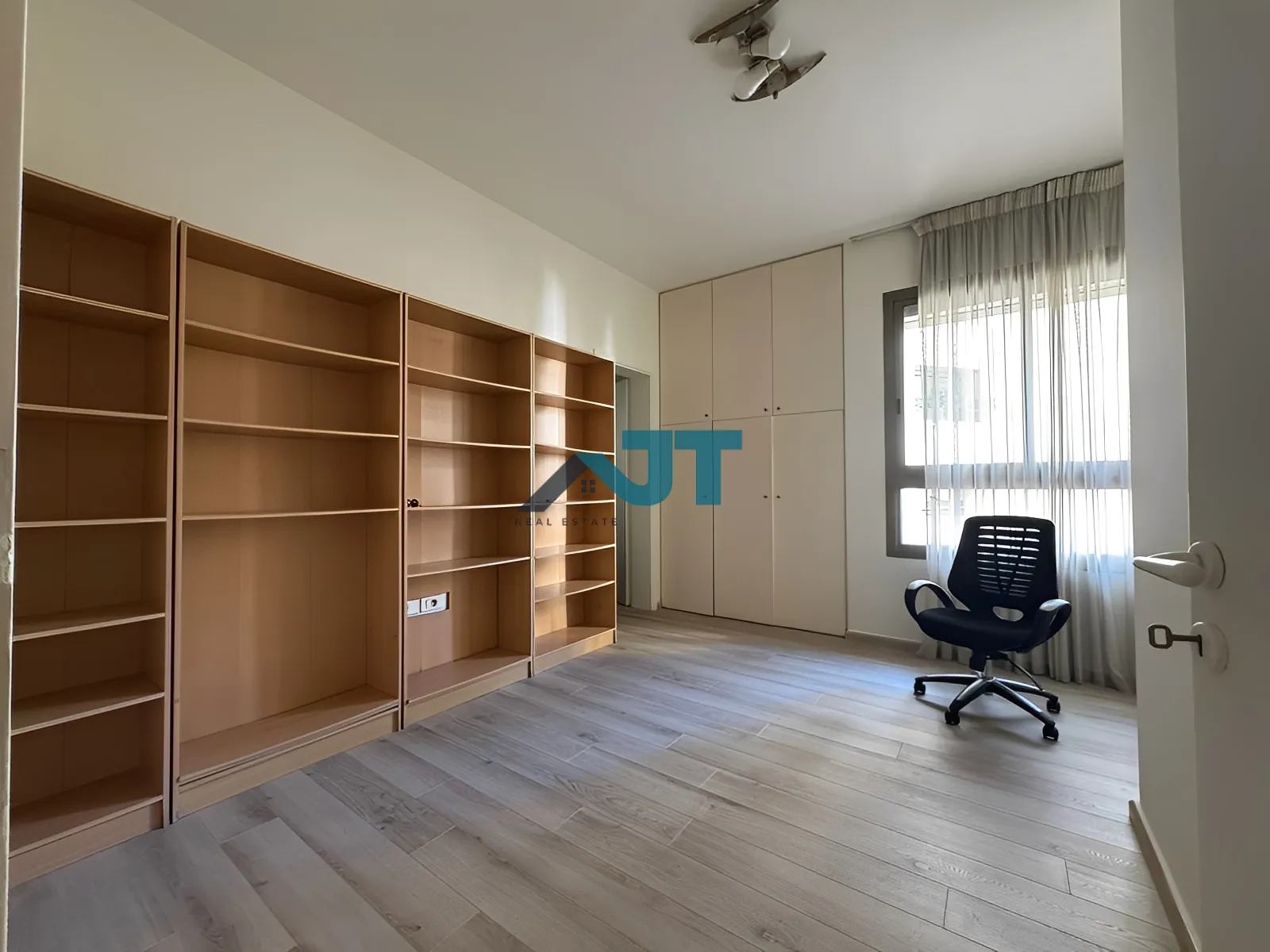 Apartment for Rent in Caree d'or, achrafieh