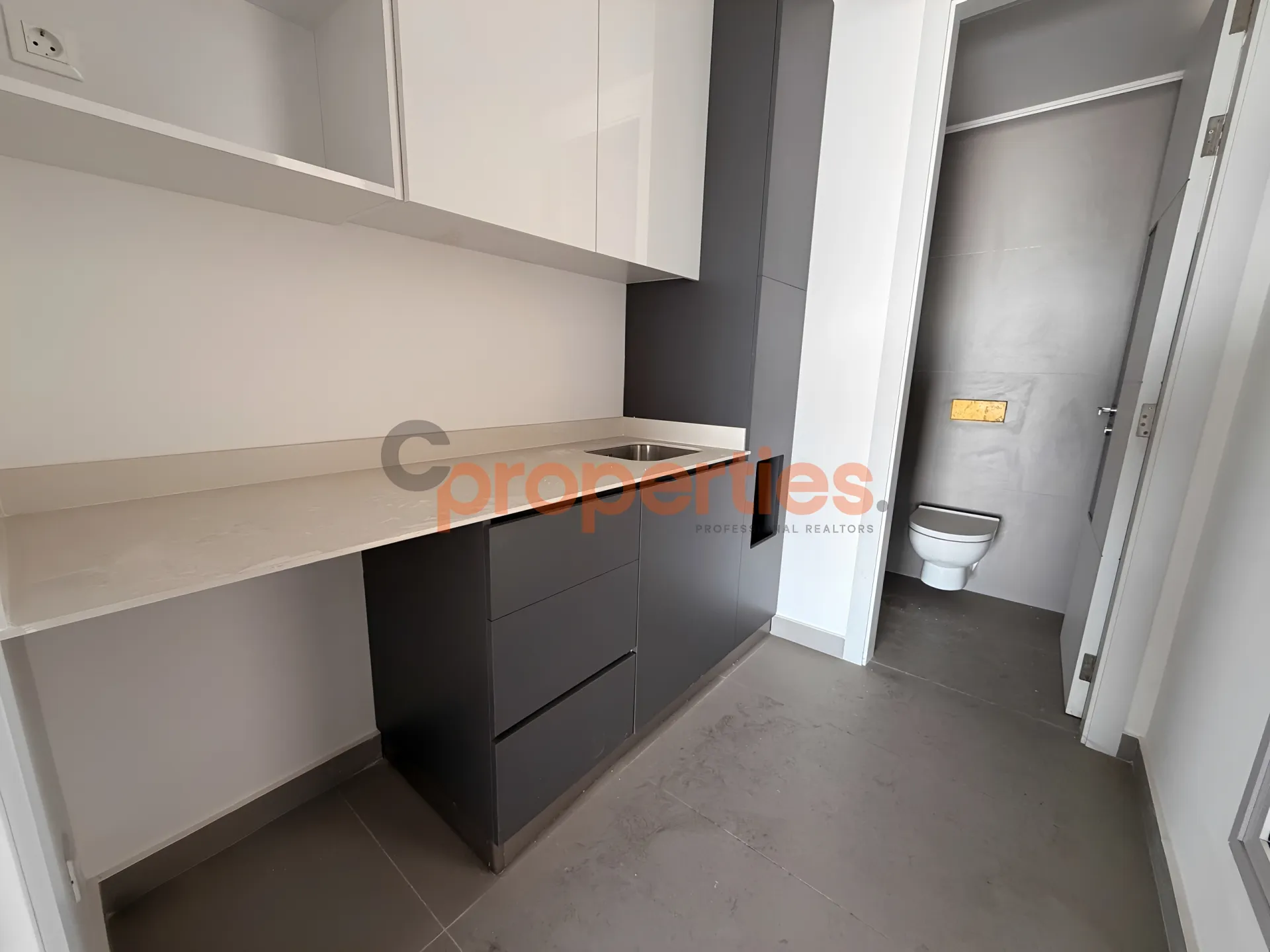 Office for Rent in Naqqache