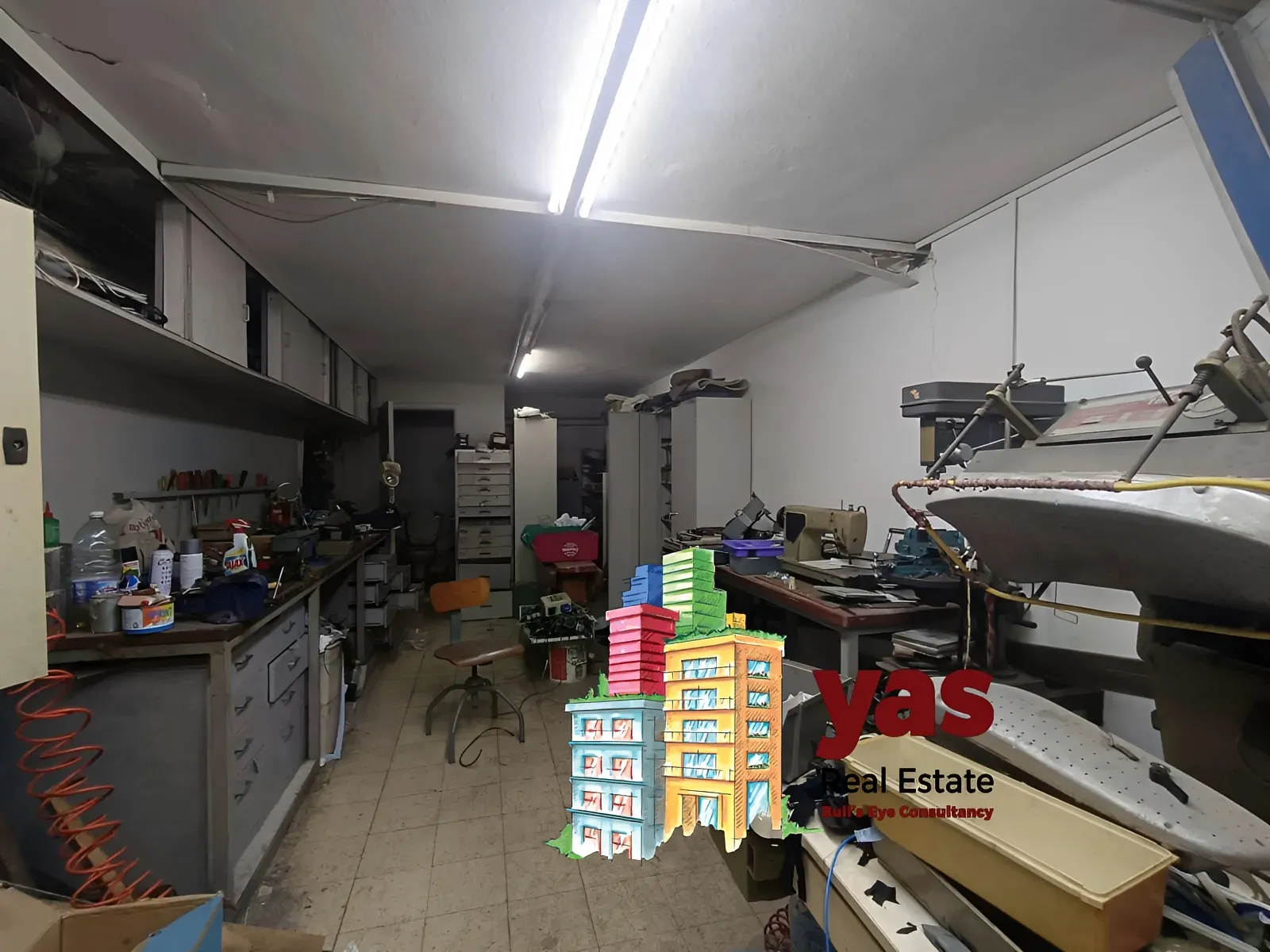 Shop for sale in Dekwaneh