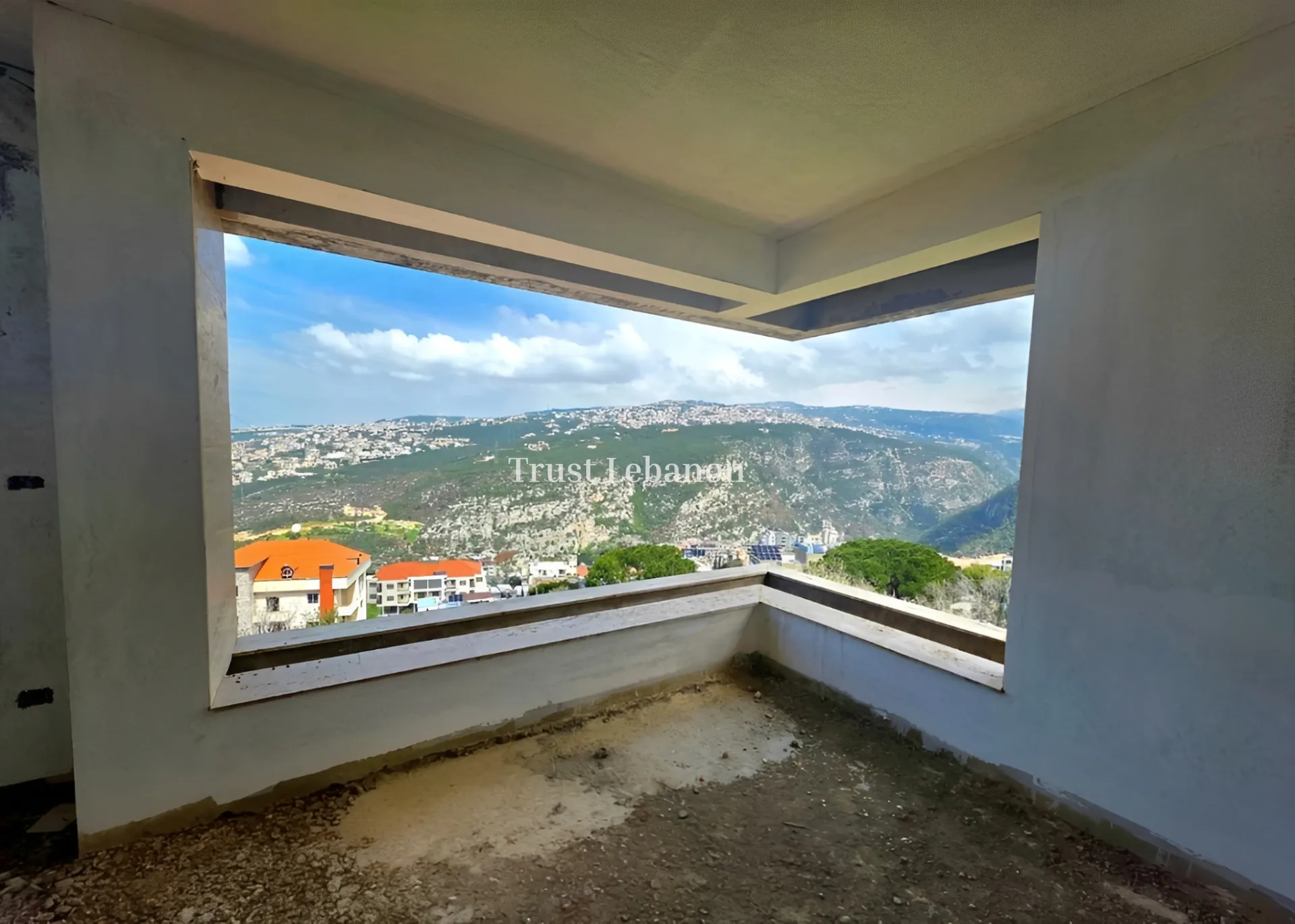 Duplex for sale in Qornet El Hamra, Lebanon - 4 bed, 3 bath