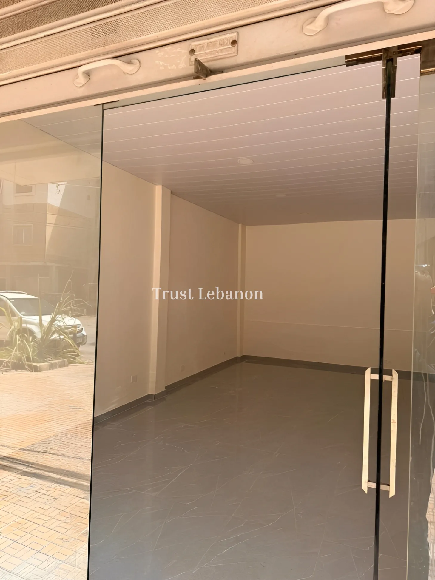 Shop for rent in Baouchriyeh, Lebanon
