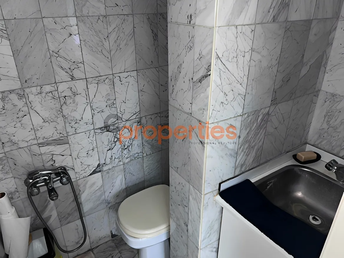 Showroom for Sale in Dekwaneh