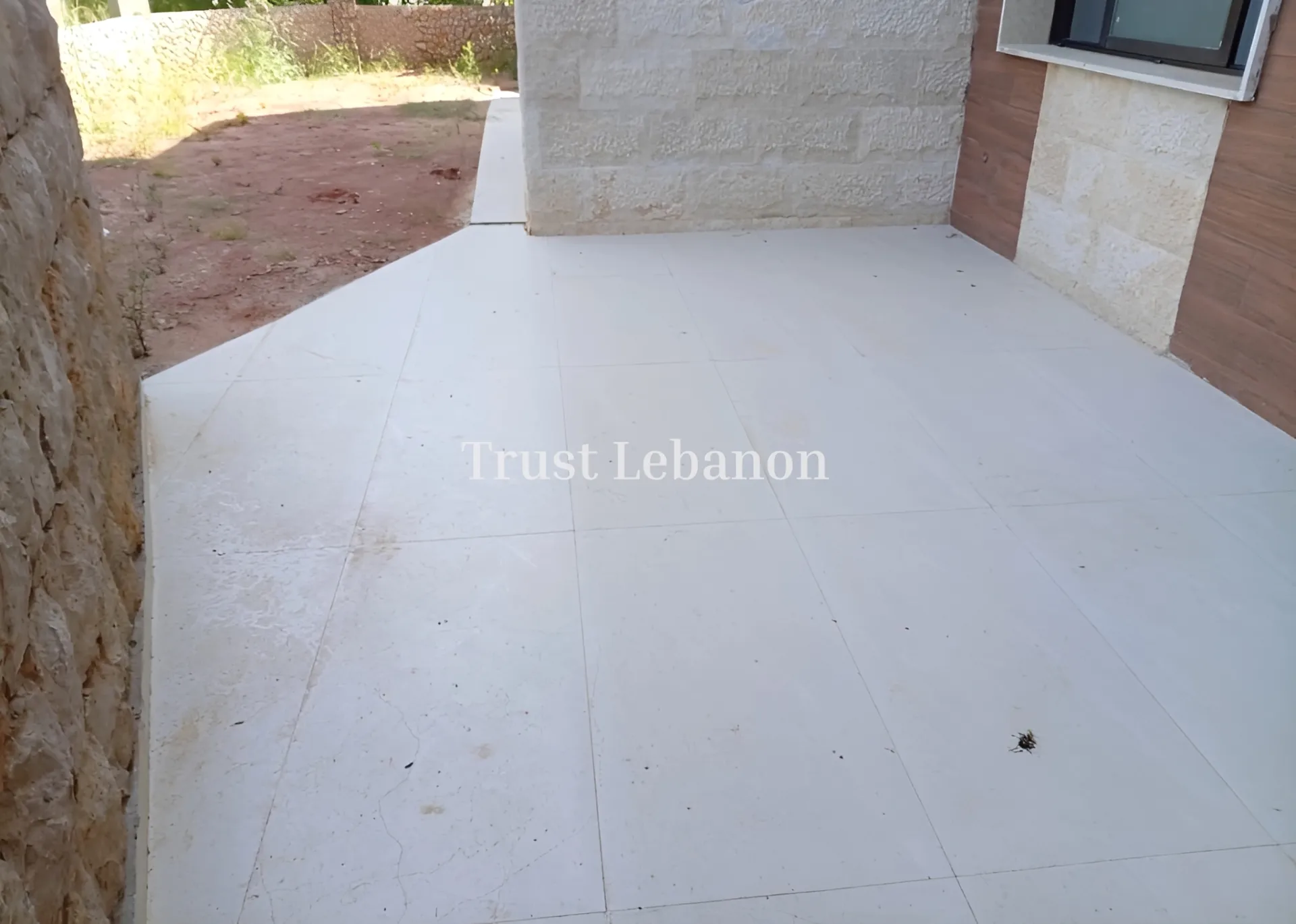 Apartment for sale in Jouret El Ballout, Lebanon - 2 bed, 3 bath