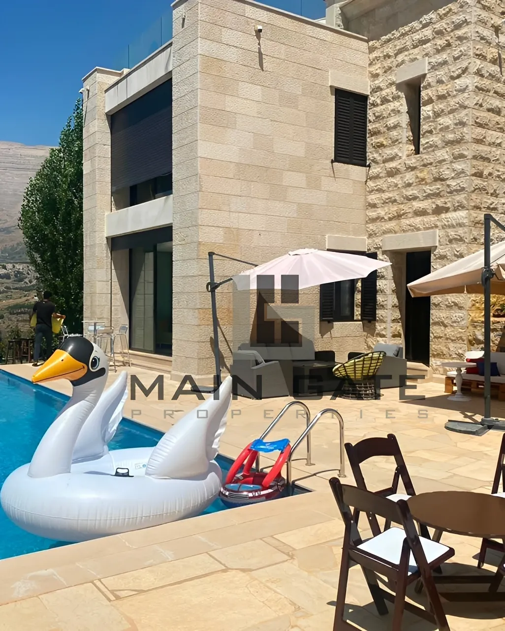 Villa for sale in Zaarour