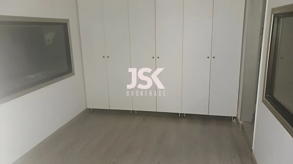 Office for sale in Beit Meri