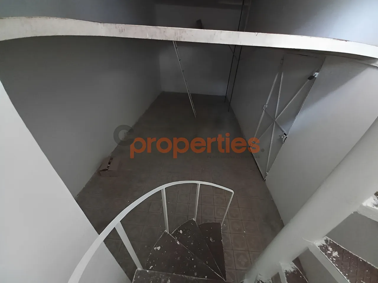 Showroom for Rent in Cornet Chahwan