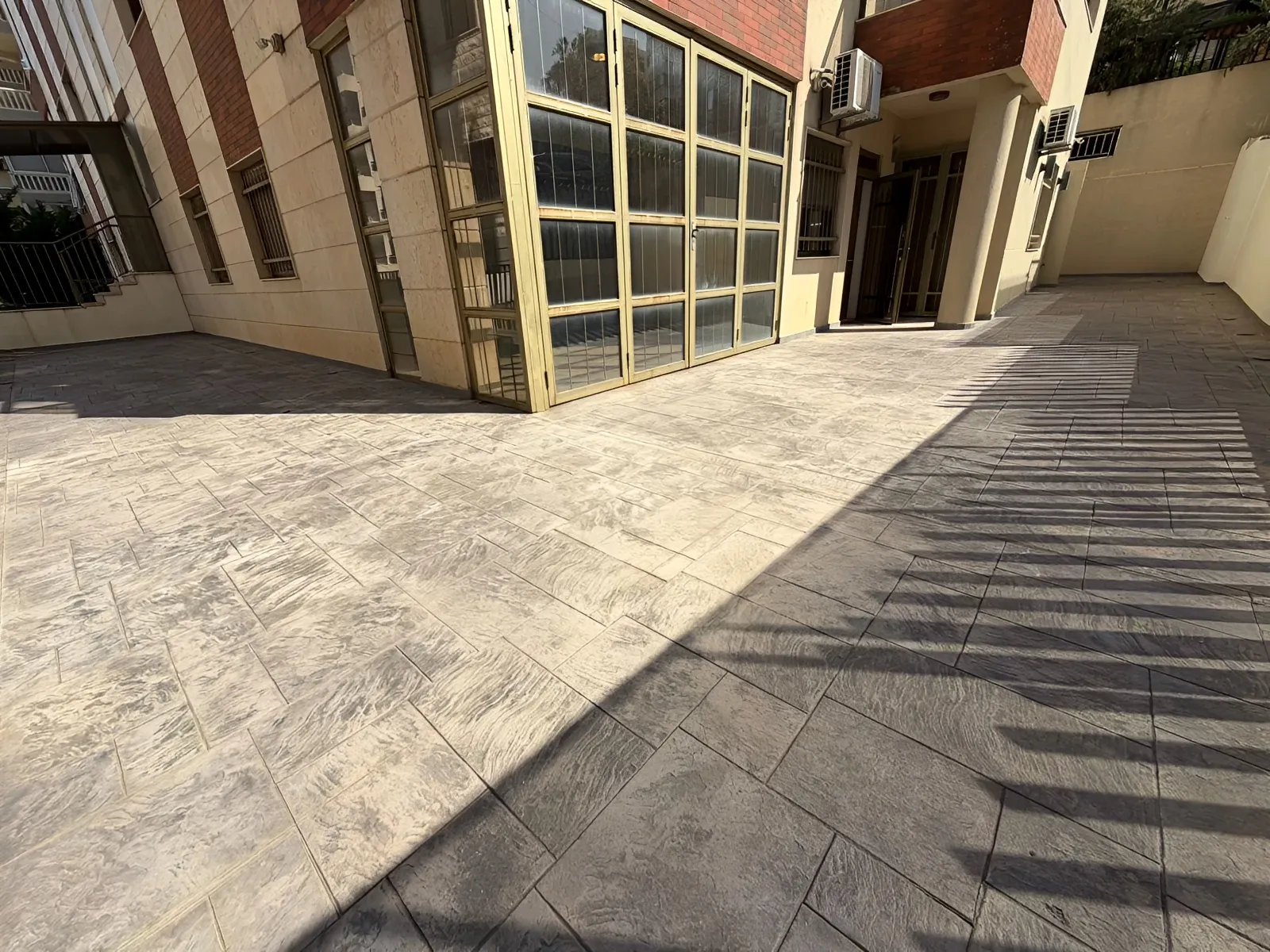 Apartment for Sale in Zouk Mosbeh - 2 bed, 3 bath