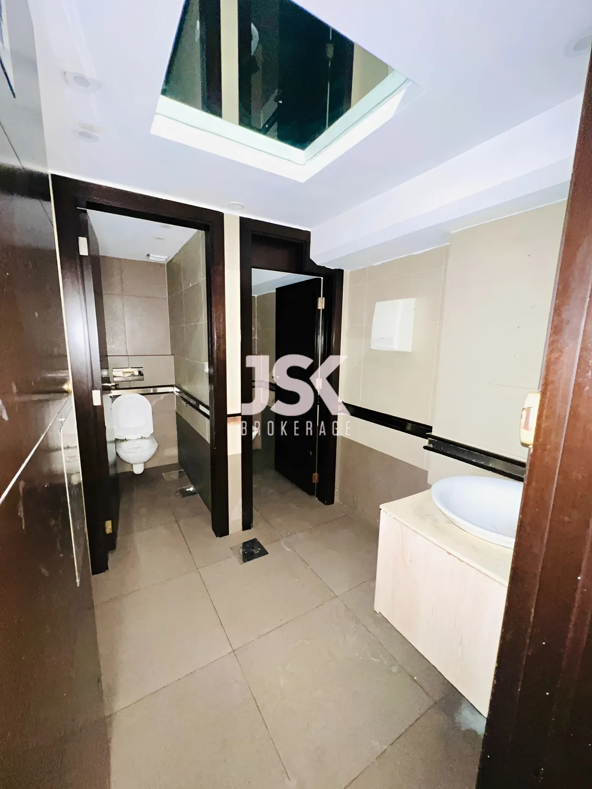 Showroom for Sale in Jounieh