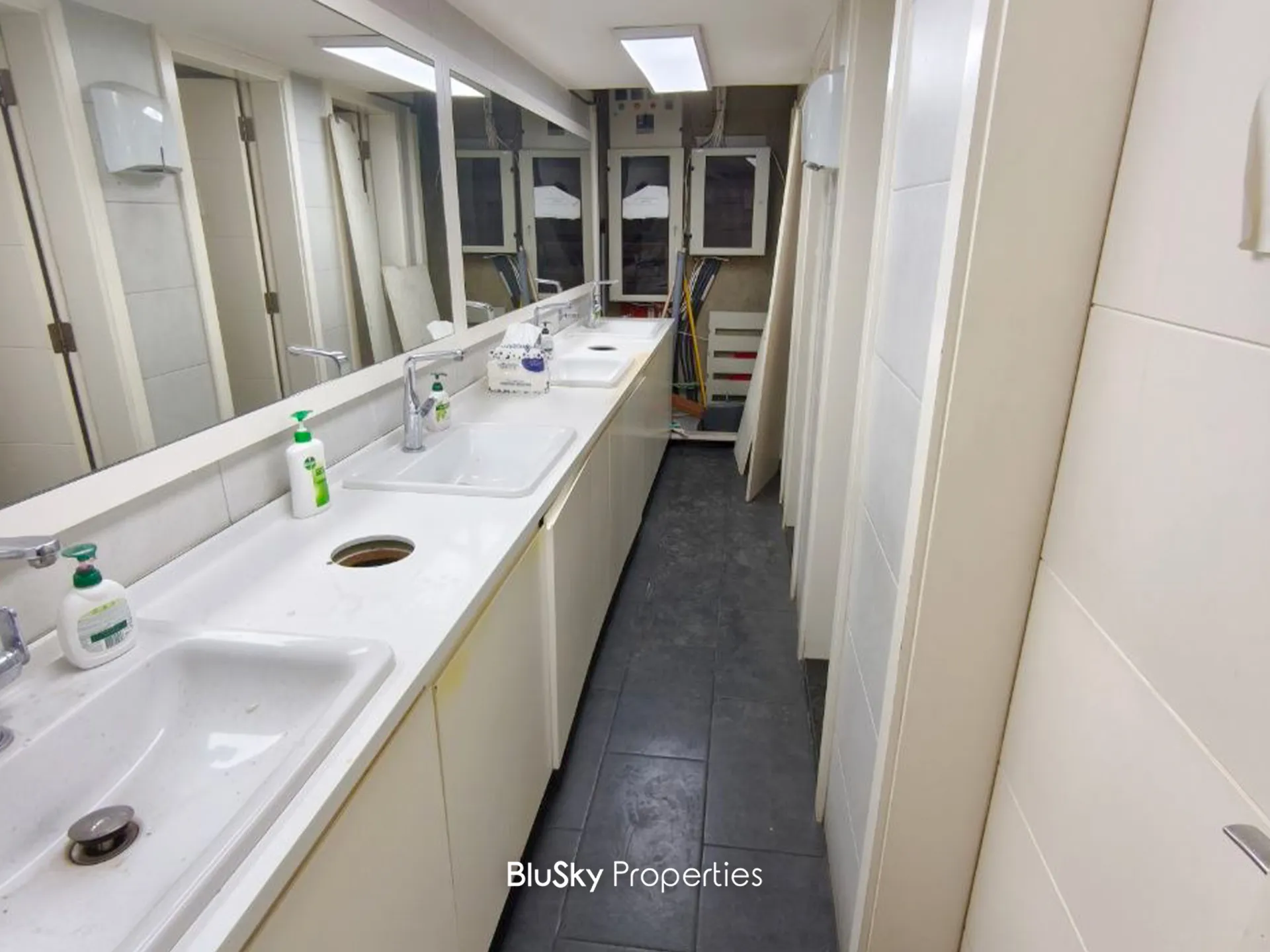 Office for rent in Dbayeh, lebanon