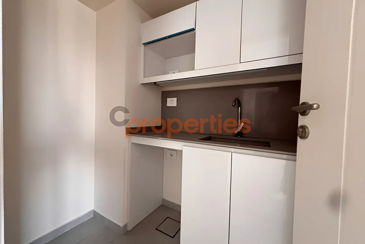 Office for Rent in Hamra