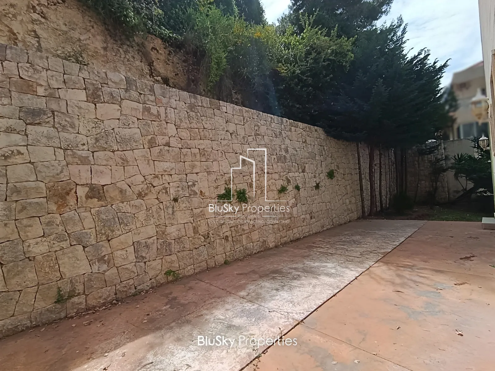 Apartment for Sale in Kfarhbeb - 3 bed, 4 bath