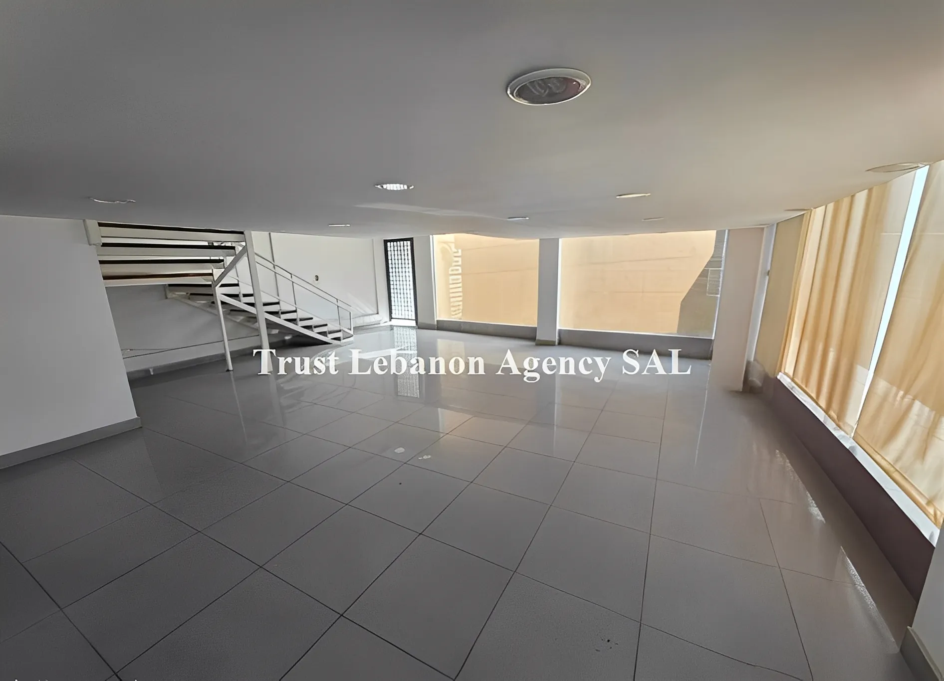 Commercial Property For Rent in Metn, Elyssar