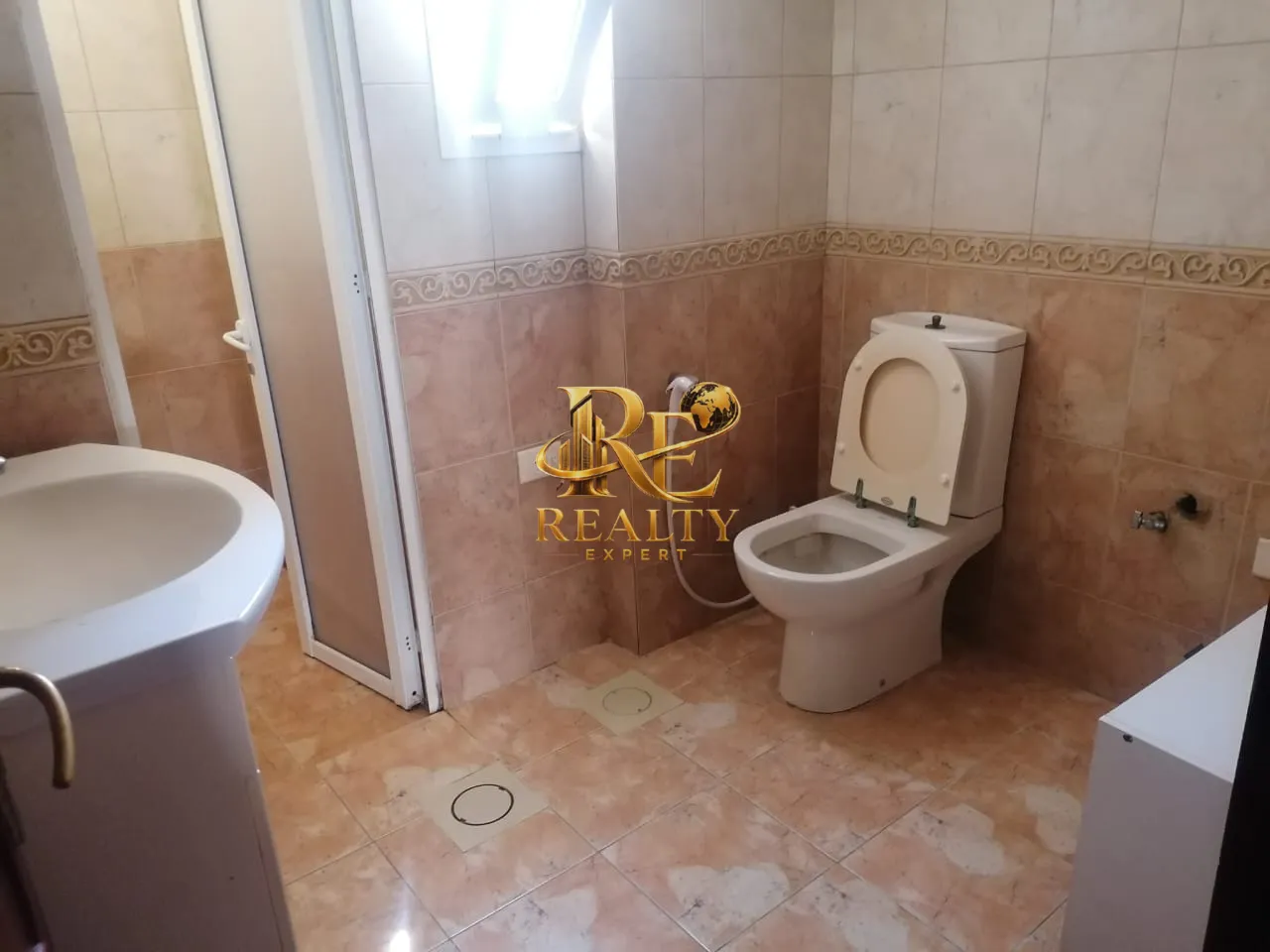 شقة for sale in بعبدا، لبنان