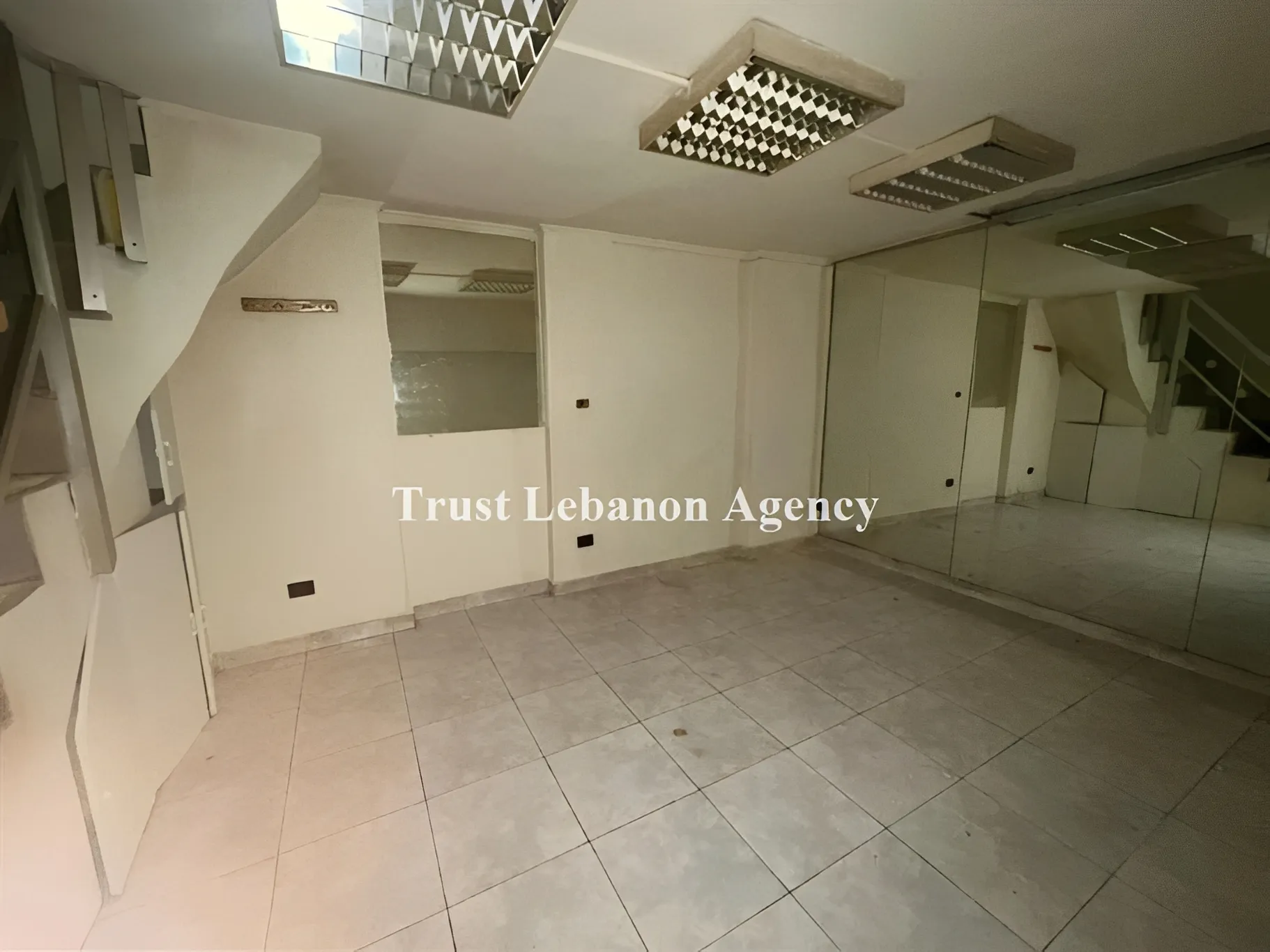 Shop for rent in Achrafieh, Sessine