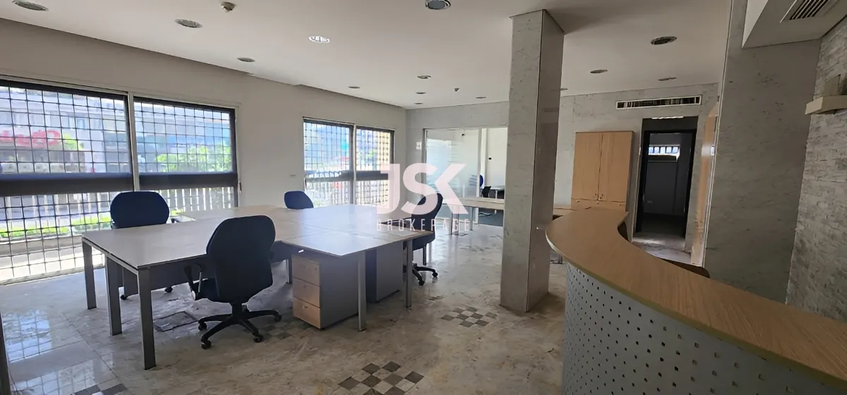 Office for rent in Sin El Fil