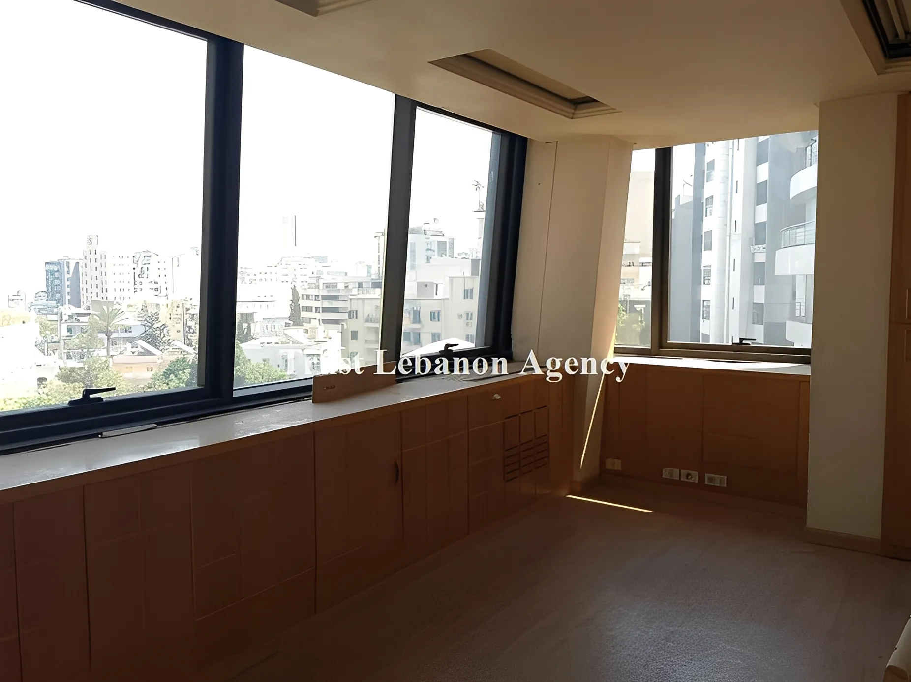 Office for rent in Achrafieh