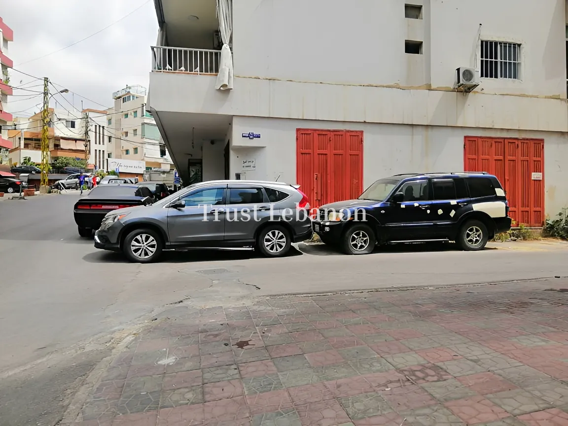 Warehouse for sale in Dekwaneh