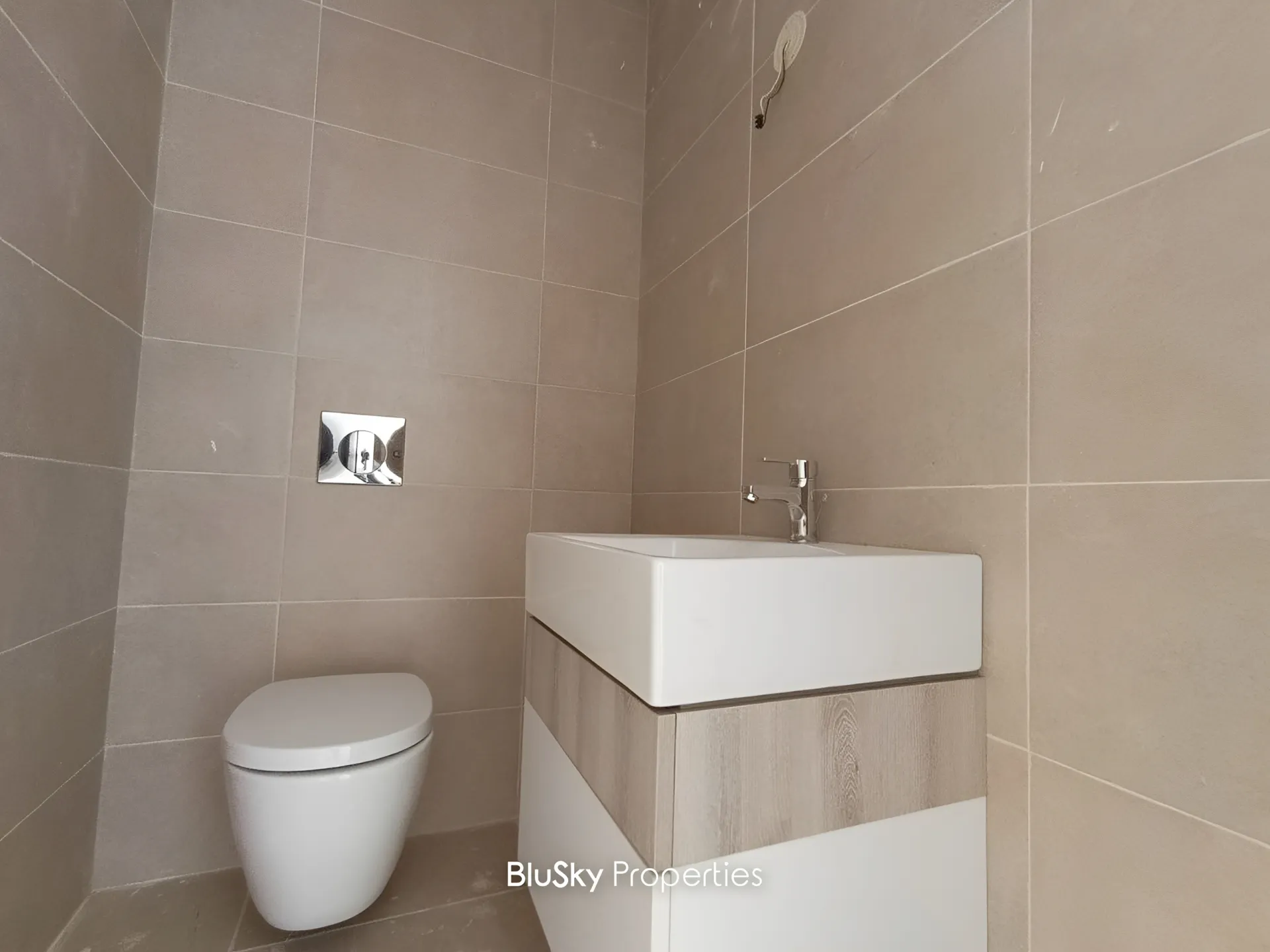Apartment for sale in Adma w dafnah, lebanon