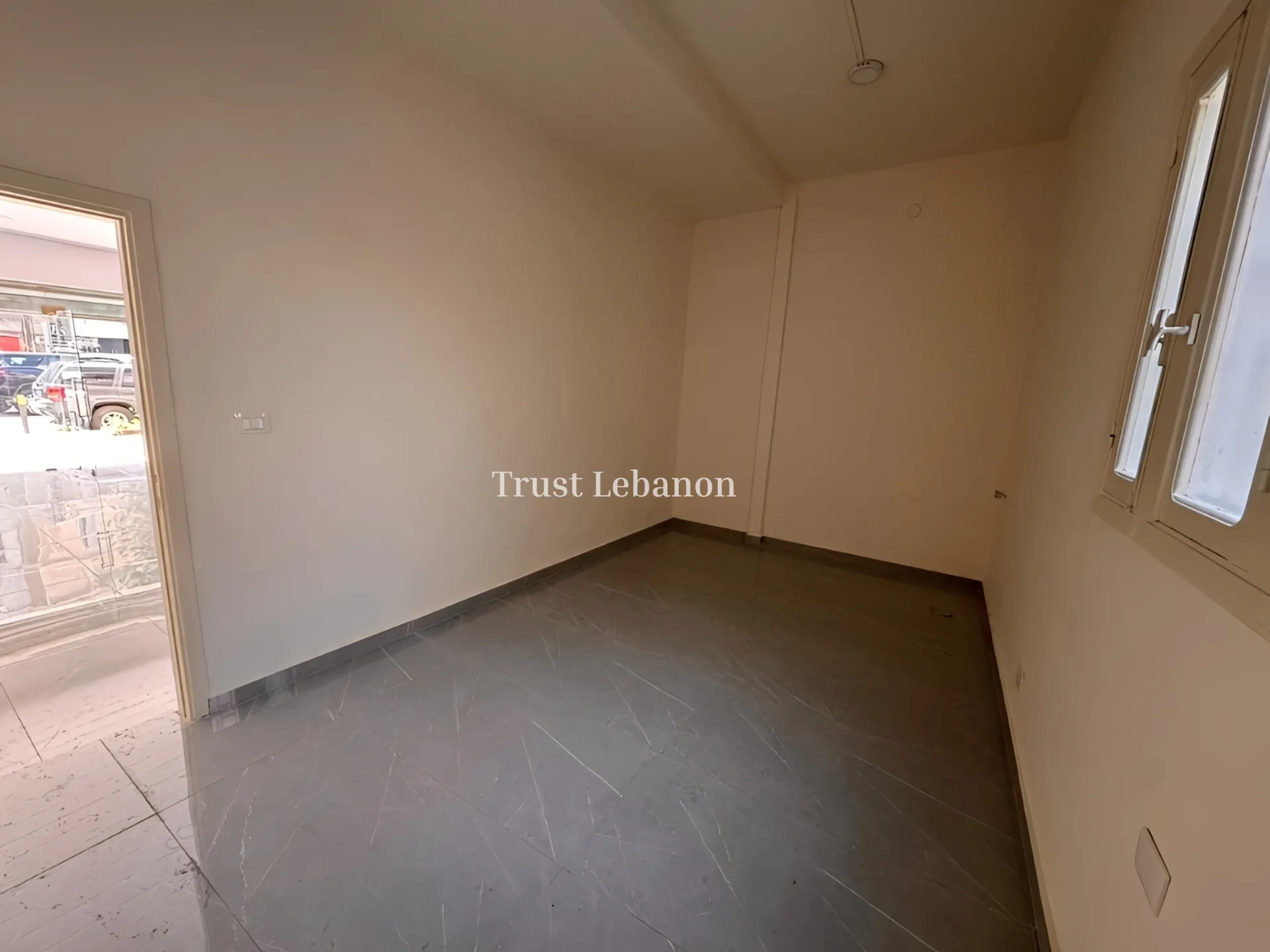 Shop for rent in Baouchriyeh, Lebanon