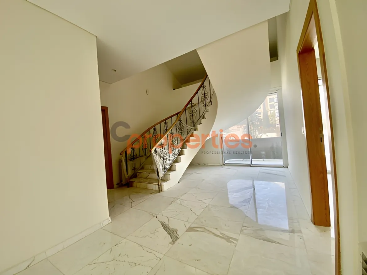 Apartment for Sale in Adma w Dafnah - 6 bed, 5 bath