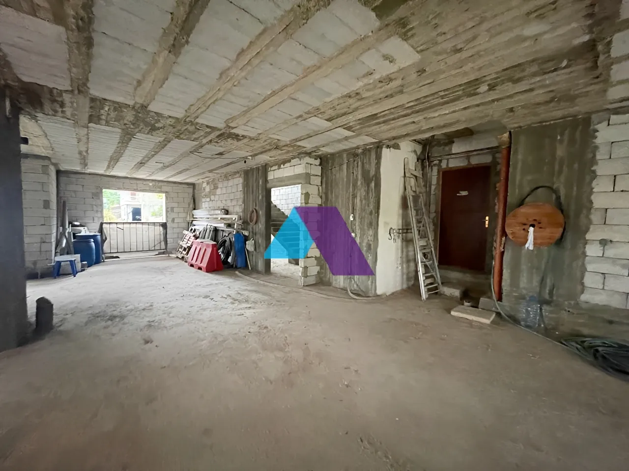 Building for Sale in Daraiya