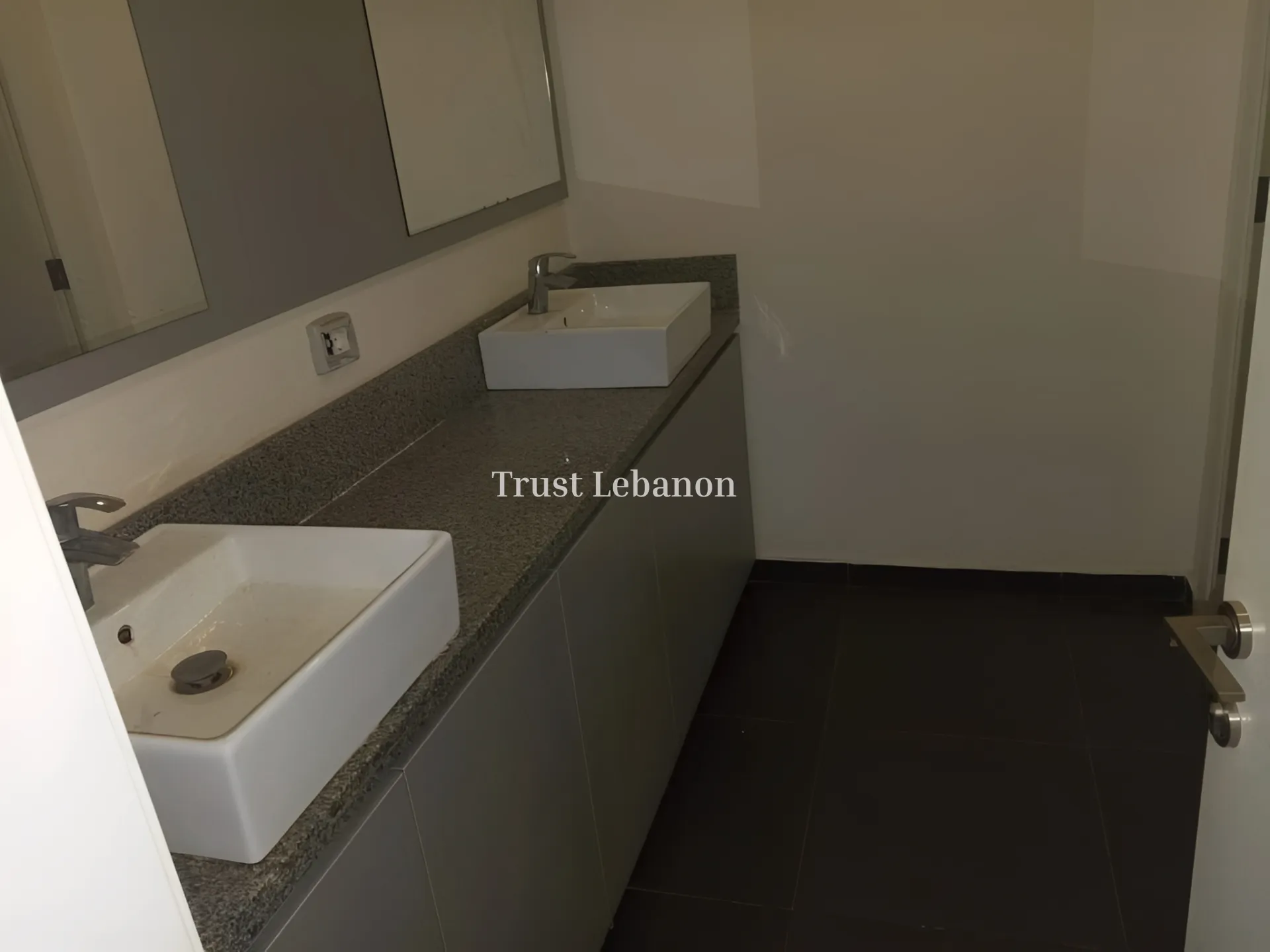 Office for rent in Ain El Remmaneh, Lebanon
