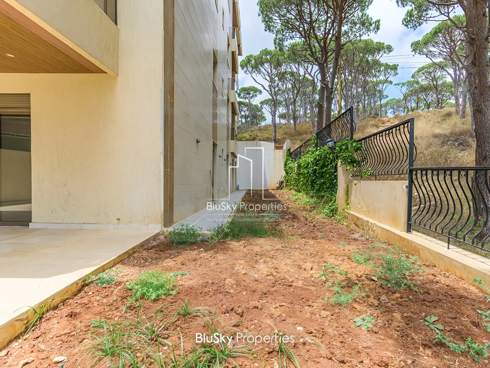 Apartment for Sale in Mar Chaaya - 3 bed, 4 bath