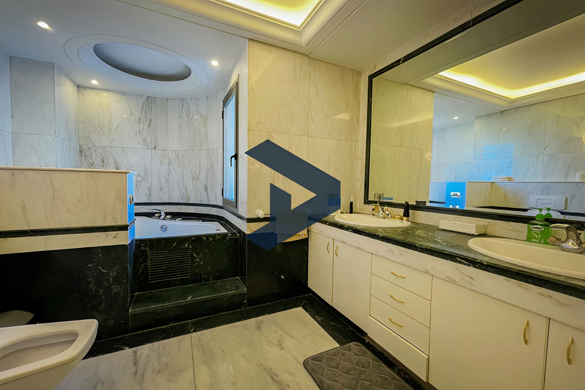 Apartment for rent in Caree d'or, Achrafieh, Lebanon