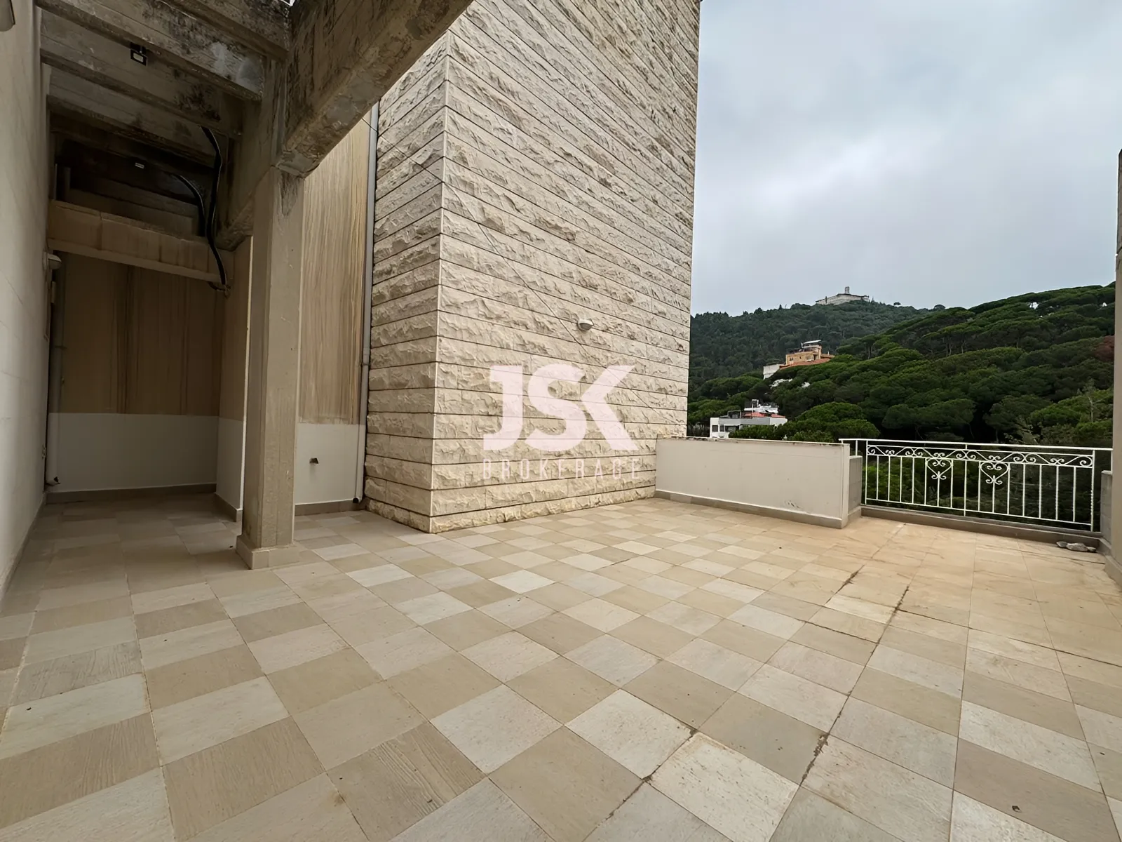 Duplex for Sale in Broummana - 3 bed, 1 bath