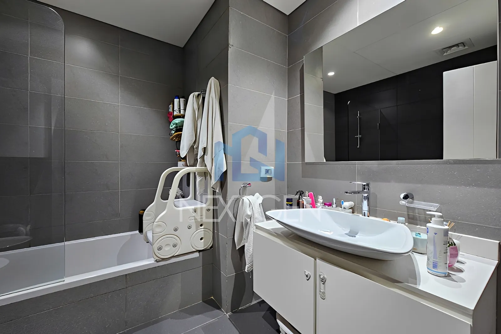 Apartment for Rent in Saifi Village