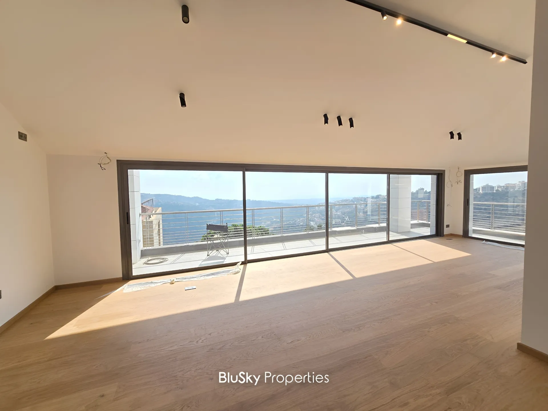 Duplex for sale in Monteverde main street، lebanon