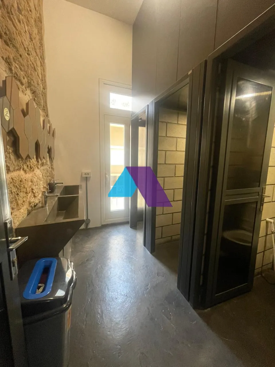 Office for rent in Saifi Village