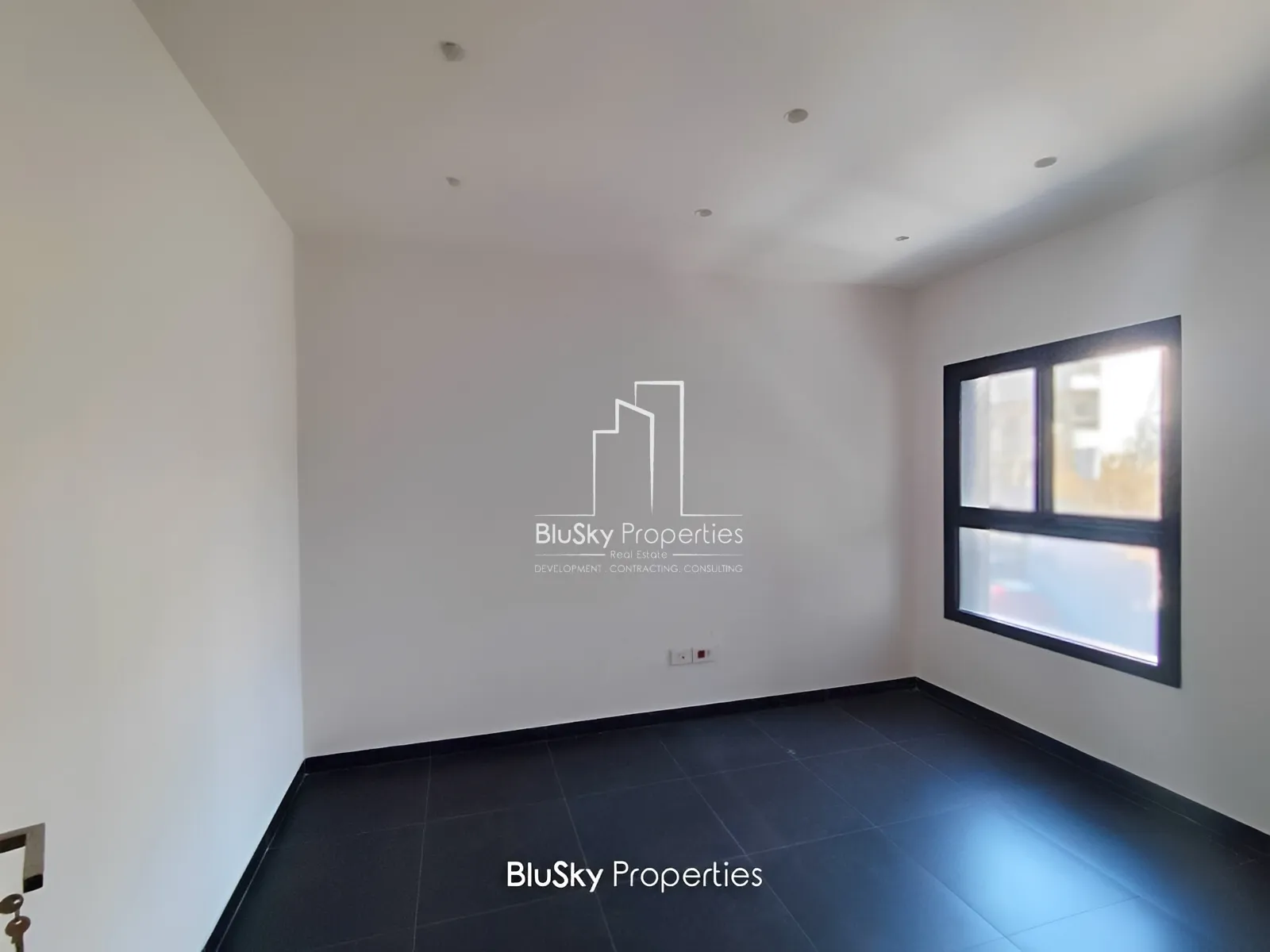Office for rent in Adonis